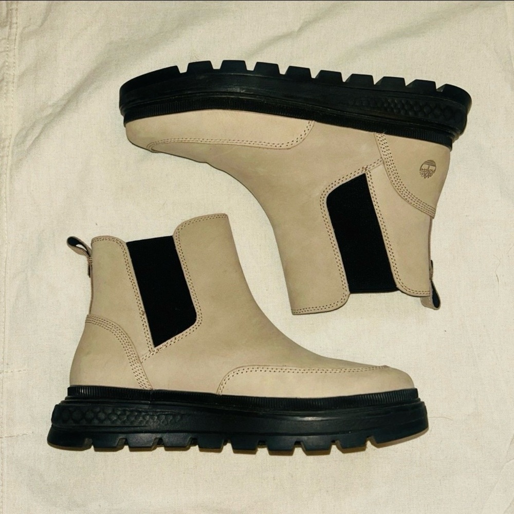 Timberland Light Tan Chelsea Boots with Black Soles